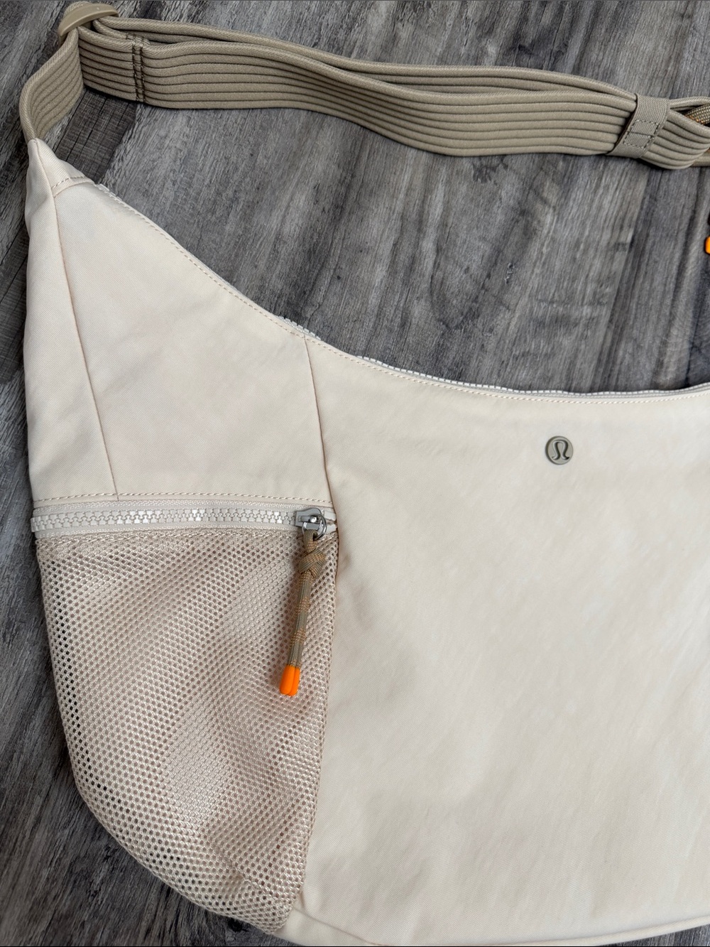 NWT Lululemon Large Slouchy Sling Bag 13L
Paracord Breakfast Tea/Khaki/Cirtus - Picture 4 of 9